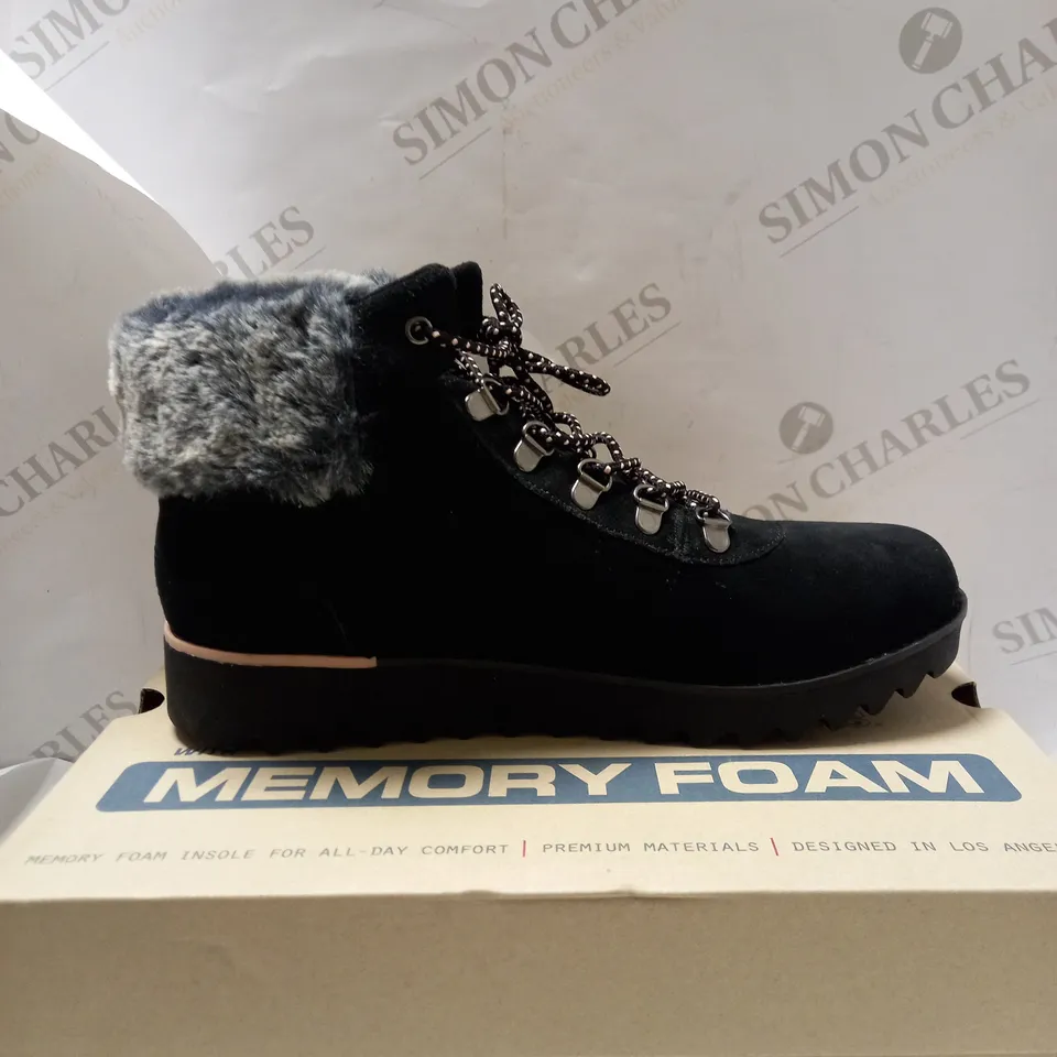 SKECHERS BLACK SUEDE HIKING BOOTS - SIZE 8
