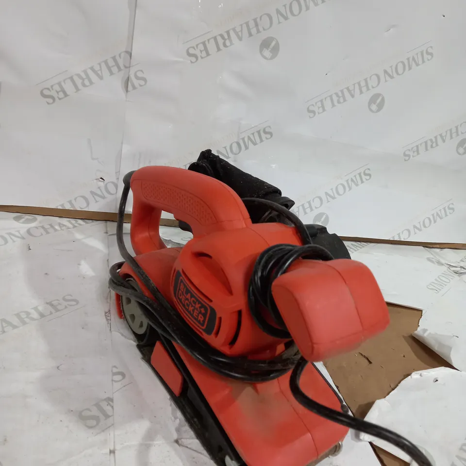 BLACK & DECKER 720W BELT SANDER 