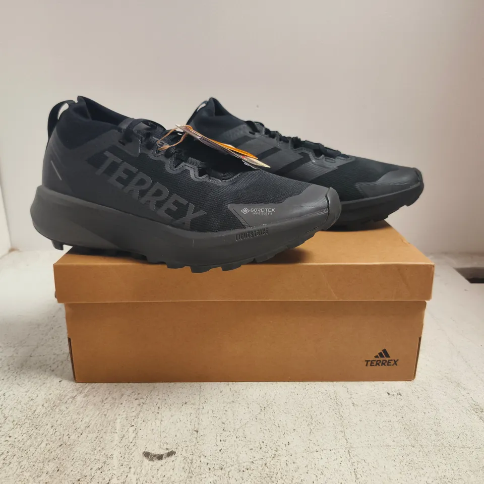 BOXED PAIR OF TERREX AGRAVIC GTX TRAINERS IN BLACK SIZE UK 8.5