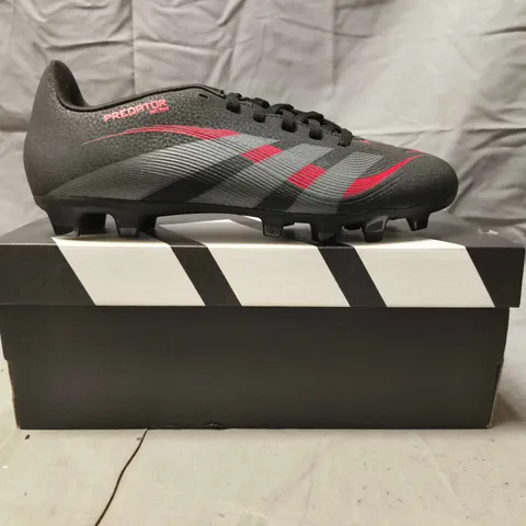 BOXED PAIR OF ADIDAS PREDATOR CLUB FOOTBALL BOOTS IN BLACK/RED SIZE UK 7