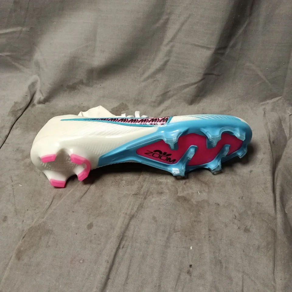 NIKE FLYKNIT AIR ZOOM FOOTBALL BOOTS - WHITE WITH TURQUOISE SOLE AND PINK ACCENTS SIZE UK 10