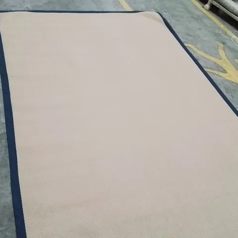 QUALITY DESIGNER AREA RUG APPROXIMATELY 320X220CM