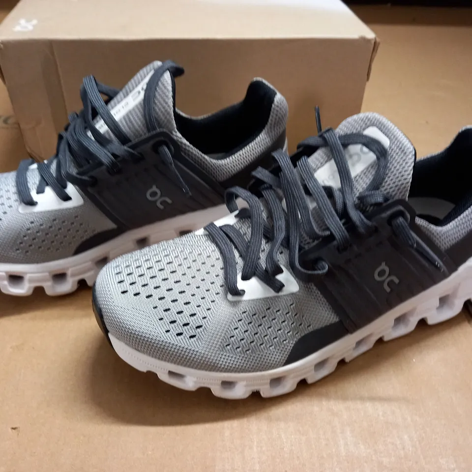 BOXED PAIR OF QN CLOUDSWIFT LIGHT GREY TRAINERS - 5