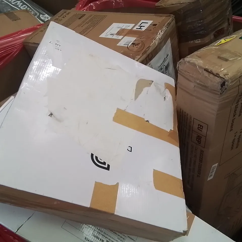 PALLET CONTAINING VARIOUS ASSORTED BOXED HOUSEHOLD ITEMS TO INCLUDE: MUD KITCHEN SET, INSPECTION LAMP, AND LOTS MORE UNMARKED BOXED ITEMS 