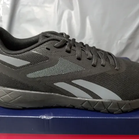BOXED PAIR OF FLEXAGON FORCE 4 TRAINERS IN BLACK - UK 9