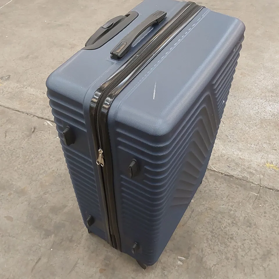 SET OF 3 TRAVEL SUITCASES