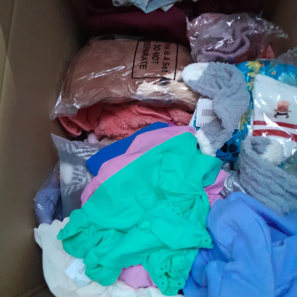 BOX OF APPROXIMATELY 35 ASSORTED KIDS CLOTHING ITEMS TO INCUDE - SKIRT, PYJAMAS, DRESSING GOWN, ETC