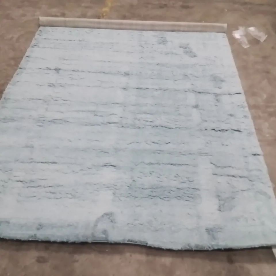 QUALITY DESIGNER AREA RUG - APPROXIMATELY 280X210CM