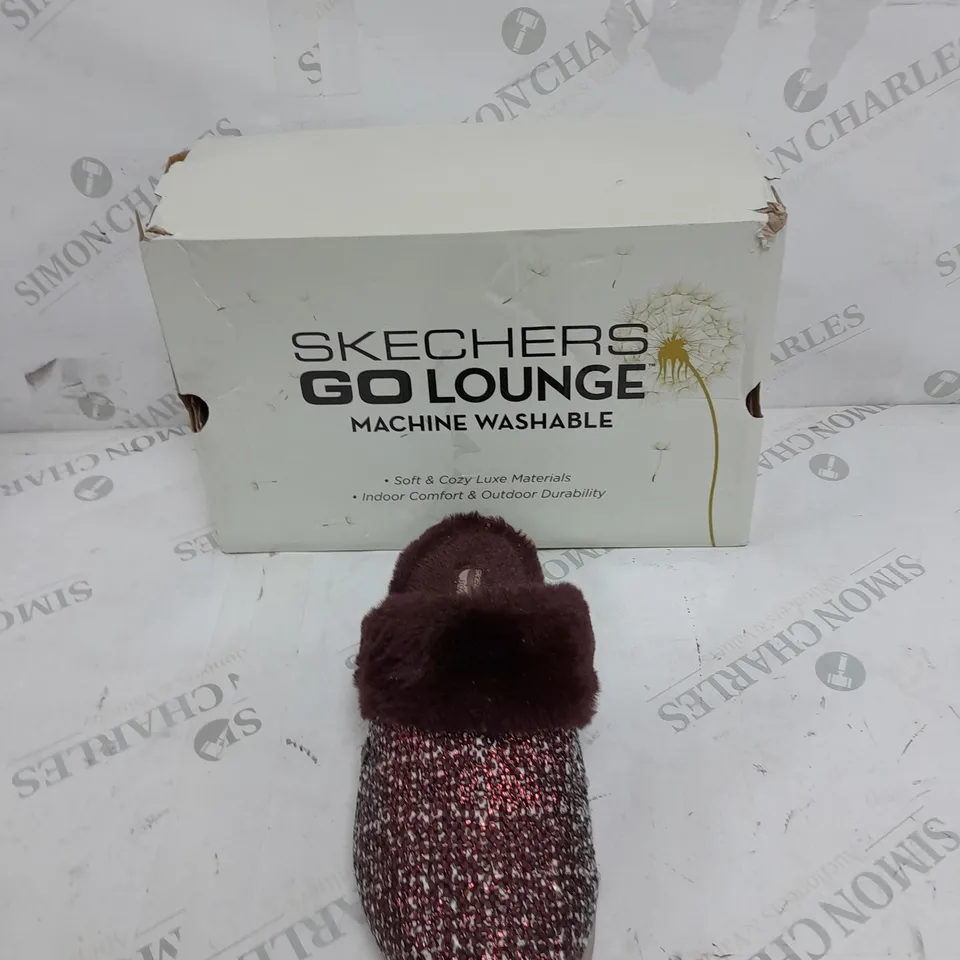 BOXED PAIR OF SKECHERS ARCH SLIPPERS BURGUNDY UK SIZE 6