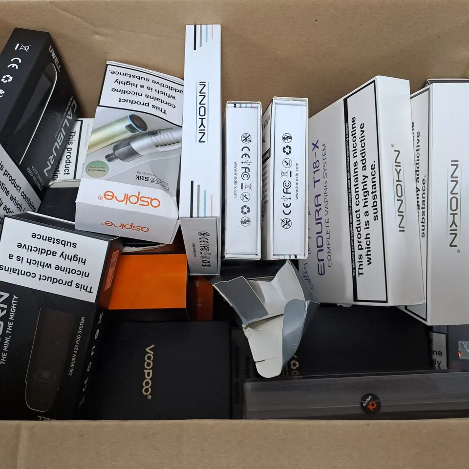 APPROXIMATELY 20 VAPES & E-CIGARETTES TO INCLUDE - ASPIRE K3 QUICK START VAPE - ENDURA T18-X - UWELL CALIBURN ECT