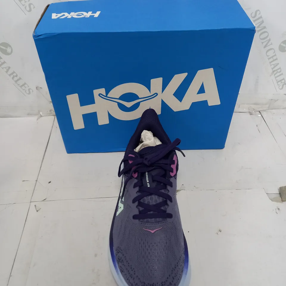 BOXED PAIR OF HOKA 1 CHALLENGER ATR 7 UK 6