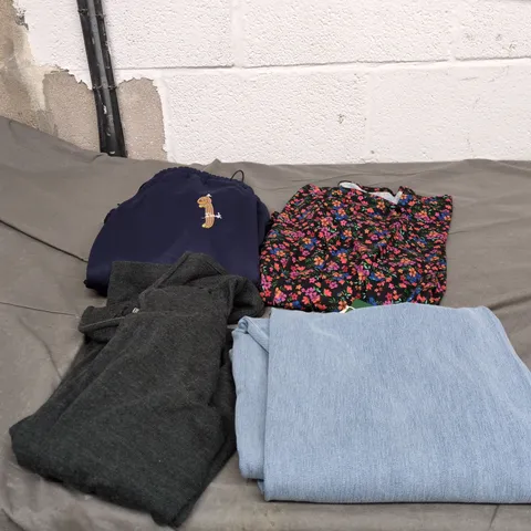 BOX OF APPROXIMATELY 20 ASSORTED CLOTHING ITEMS TO INCLUDE JEANS, BLUE JOGGERS, FLOWER PRINT TOP, 1/4 ZIP TOP ETC