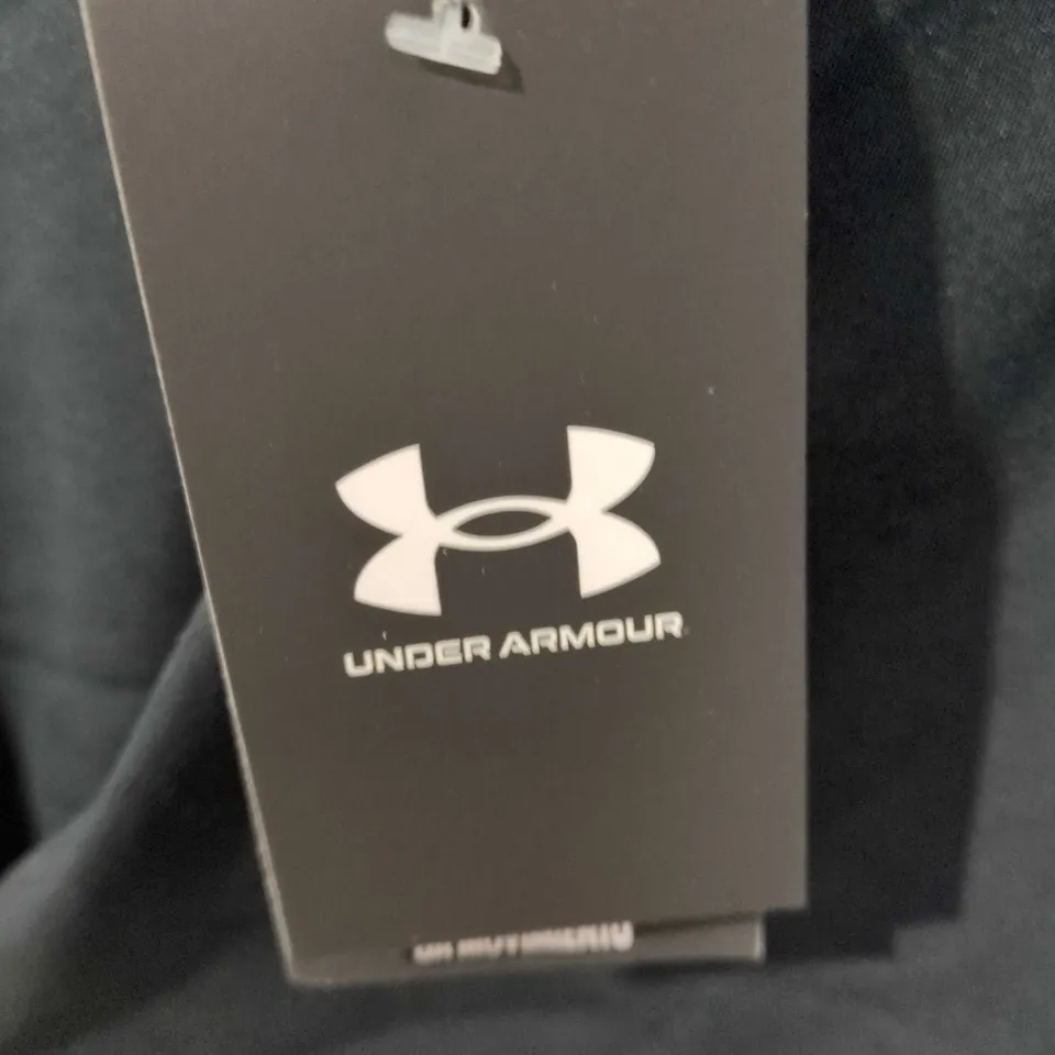 UNDER ARMOUR MEN'S FITTED BLACK ZIP-TOP JACKET – SIZE M