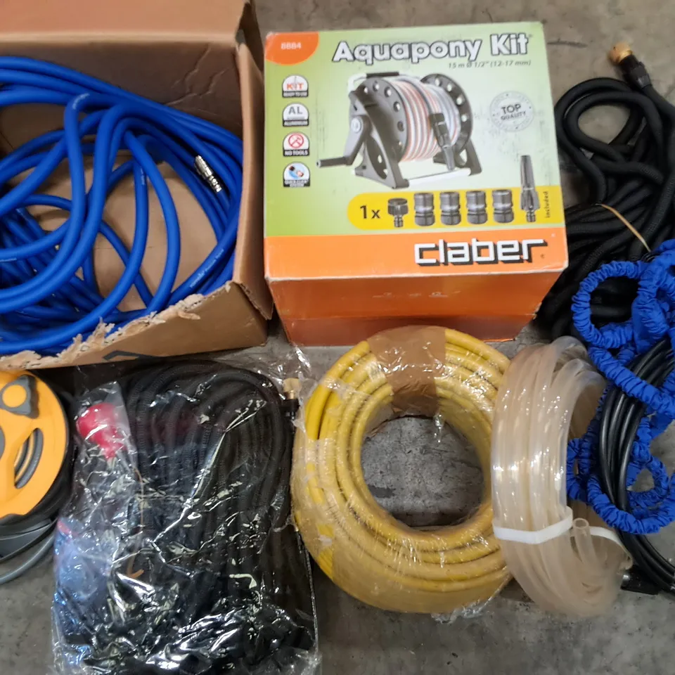 PALLET CONTAINING A LARGE QUANTITY OF ASSORTED GARDEN HOSES AND FITTINGS 