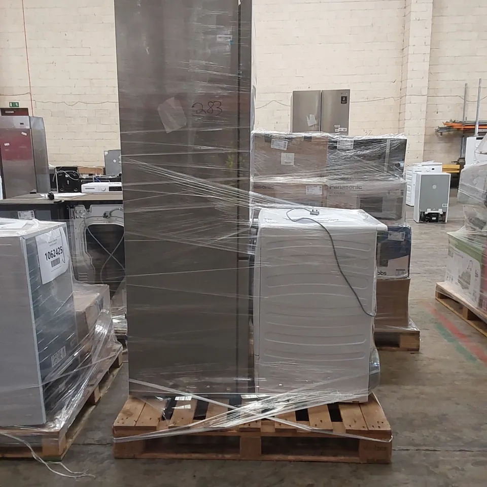 RUSSELL HOBBS 7030 FROST FREE FRIDGE FREEZER AND HOOVER H-DRY 300 9KG CONDENSER TUMBLE DRYER WHITE - UNPROCESSED RAW RETURNS