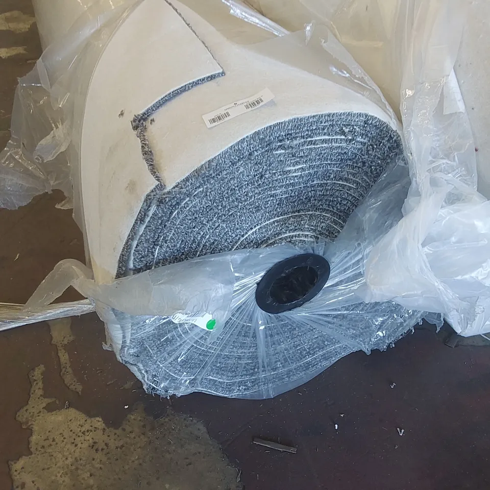 ROLL OF QUALITY ULTRA SAXONY SAFARI CARPET - APPROXIMATELY 30 x 4m