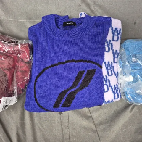 BOX OF APPROXIMATELY 25 ASSORTED CLOTHING AND FASHION PRODUCTS IN VARIOUS STYLES AND SIZES - COLLECTION ONLY