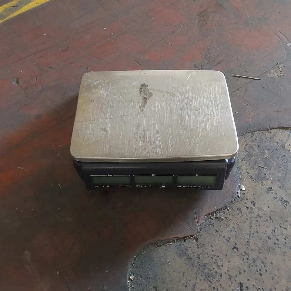 AVERY BERKEL DIGITAL SCALE