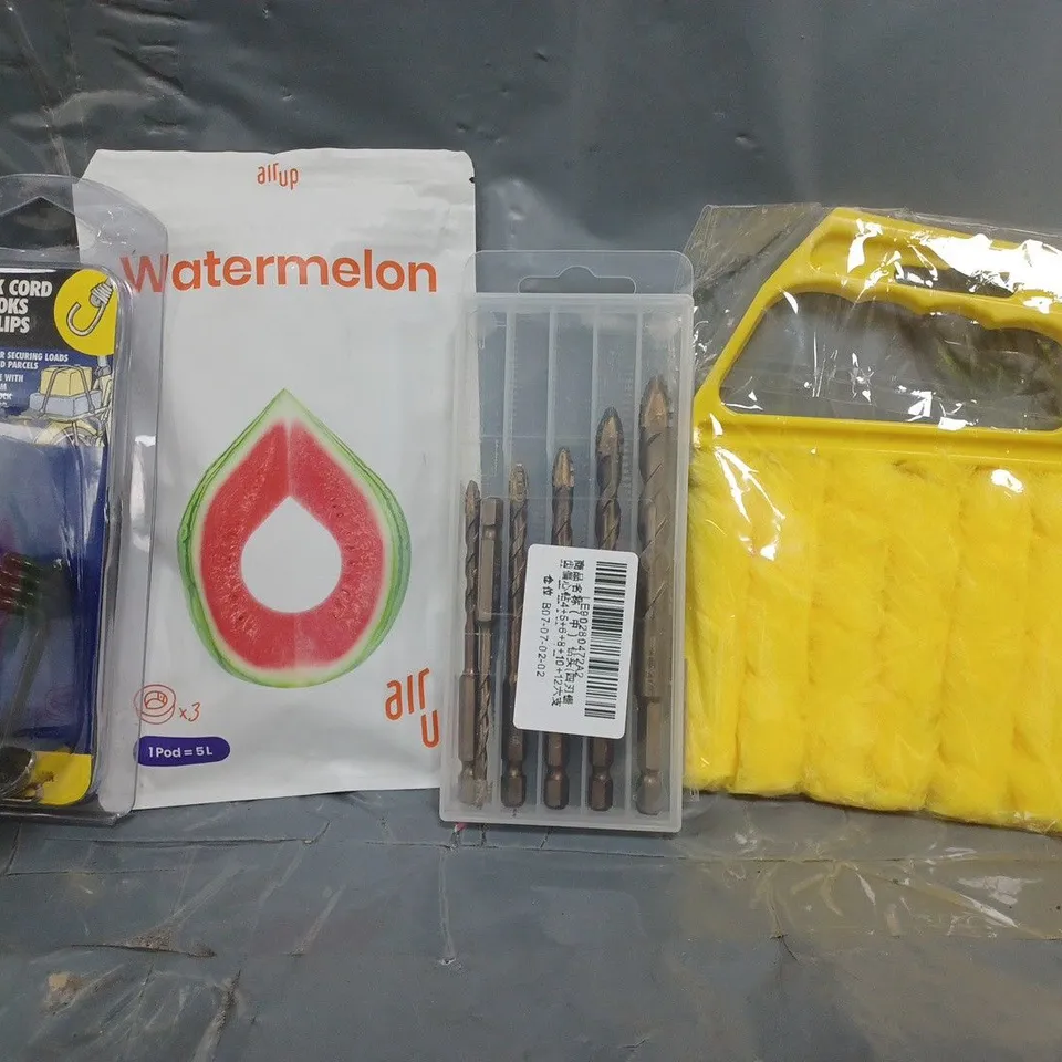 APPROXIMATELY 10 ASSORTED HOUSEHOLD ITEMS TO INCLUDE WATERMELON AIR UP AROMA POD, SHOCK CORD HOOKS & CLIPS, ETC