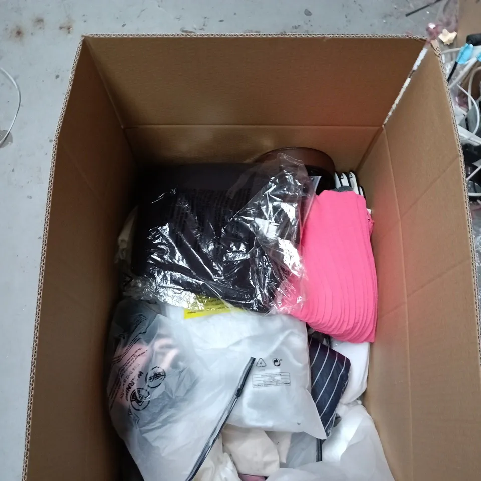 BOX OF APPROXIMATELY 25 ASSORTED CLOTHING ITEMS IN VARIOUS COLOURS, STYLES AND SIZES