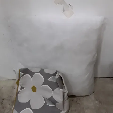 BAGGED AURA FLORAL SQUARE SCATTER CUSHION
