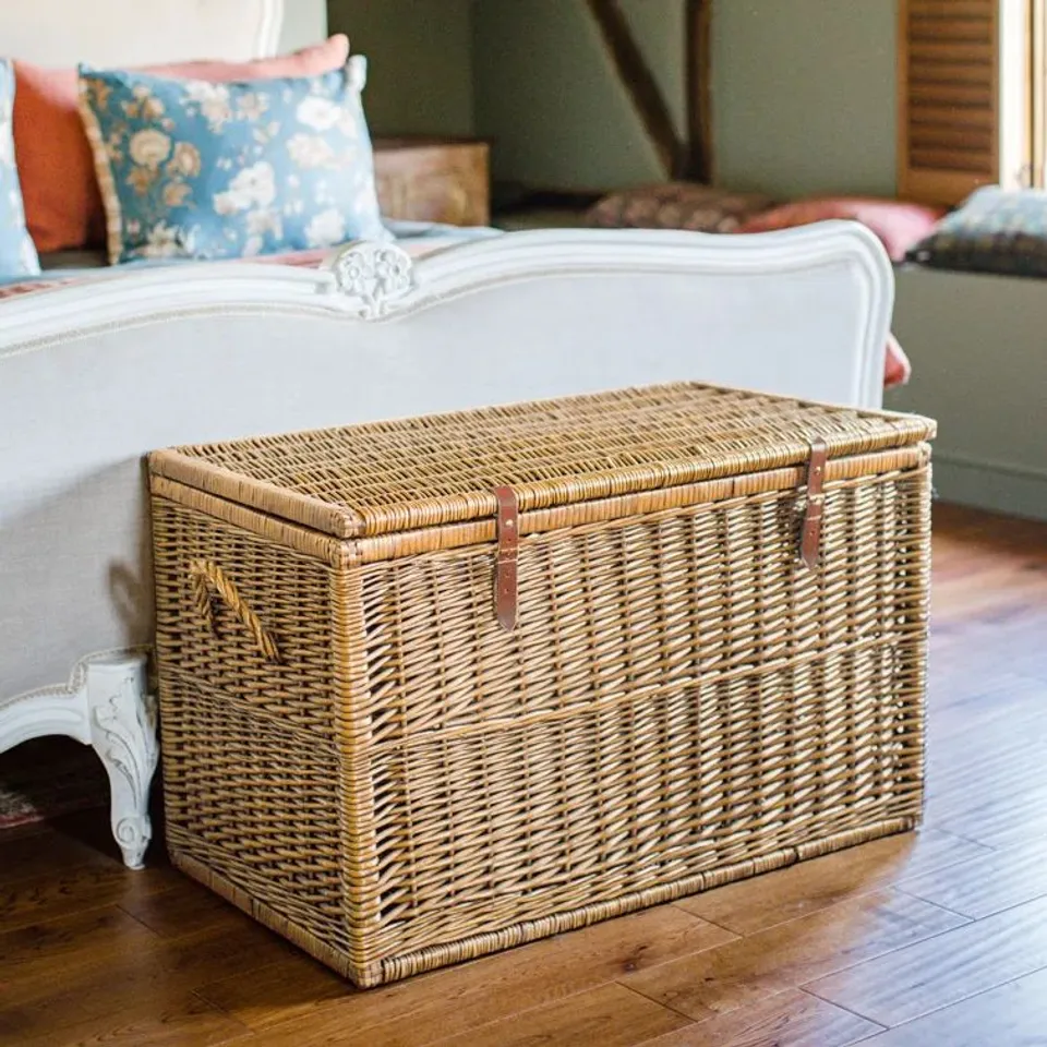 BOXED SHIELDS EXTRA LARGE WICKER STORAGE TRUNK BASKET (1 BOX)
