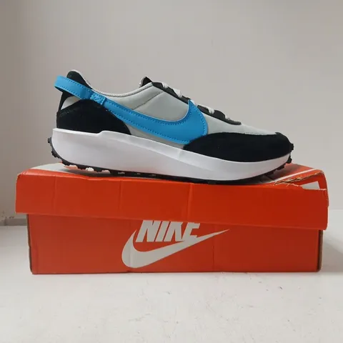 BOXED PAIR OF NIKE WAFFLE DEBUT TRAINERS IN GREY/BLUE/BLACK SIZE UK 9