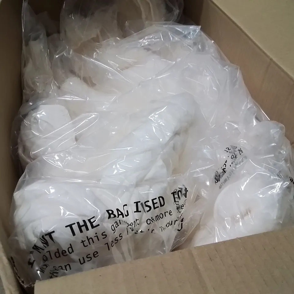 BOXED BRAND NEW APPROXIMATELY 5 JD WILLIAMS BORG GILET CREAM SIZE 28