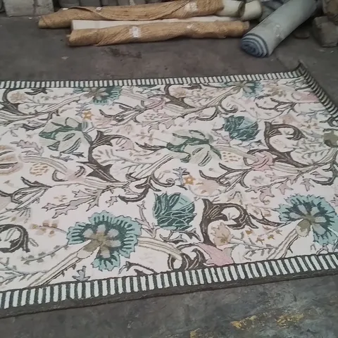 QUALITY DESIGNER AREA RUG - APPROXIMATELY 290X195CM