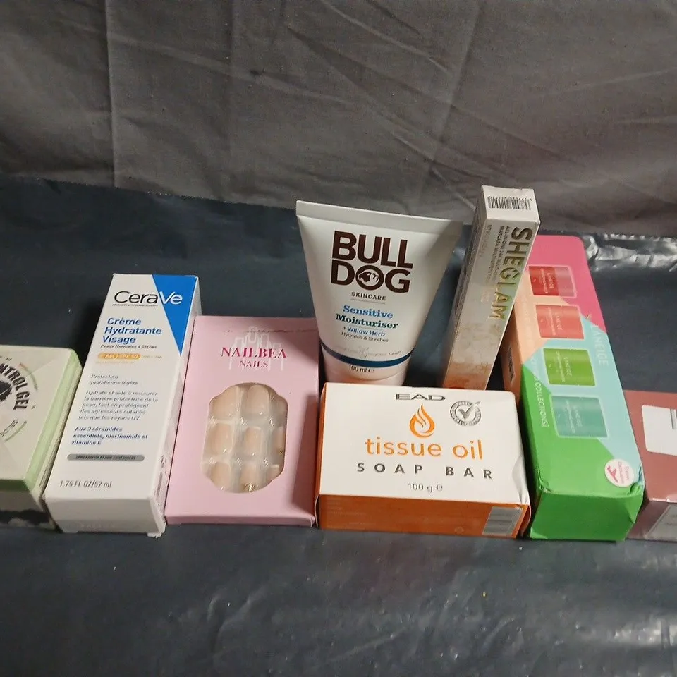 APPROXIMATELY 15 ASSORTED HEALTH & BEAUTY PRODUCTS TO INCLUDE BULL DOG, SOAP BAR AND FALSE NAILS