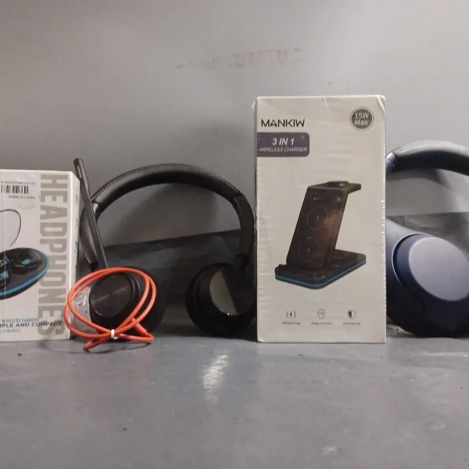 APPROXIMATELY 6 ASSORTED ITEMS TO INCLUDE - EXTRA BASS EARBUDS , SONY HEADPHONES , MANKIQ 3 IN 1 ETC