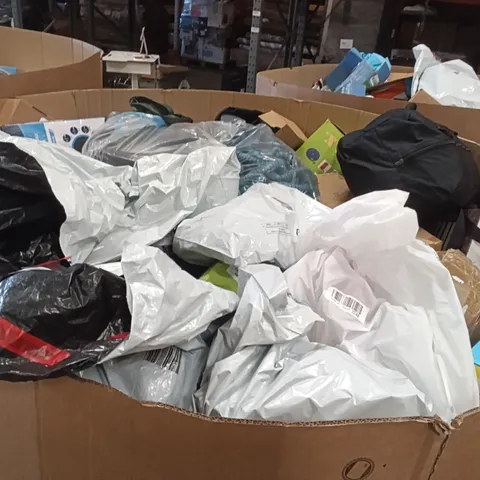 PALLET CONTAINING A LARGE QUANTITY OF HOSES