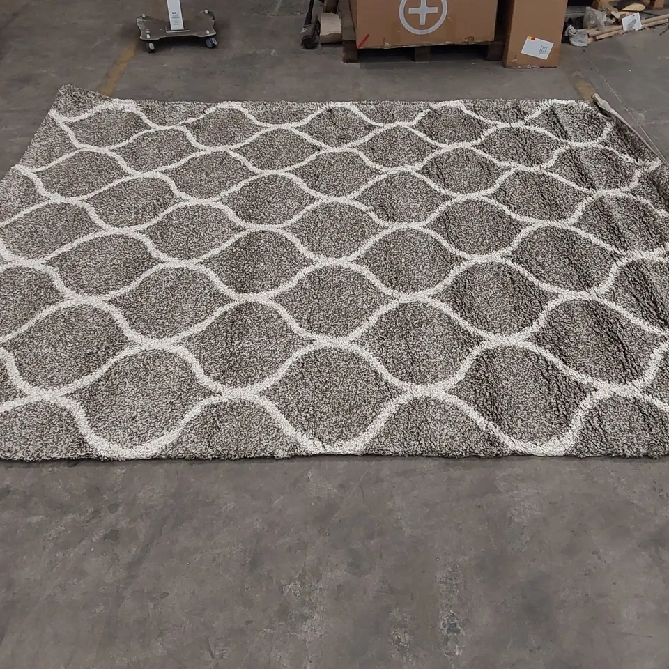 SAFAVIEH HUDSON SHAG RUG IN GREY/IVORY - 8' x 10'