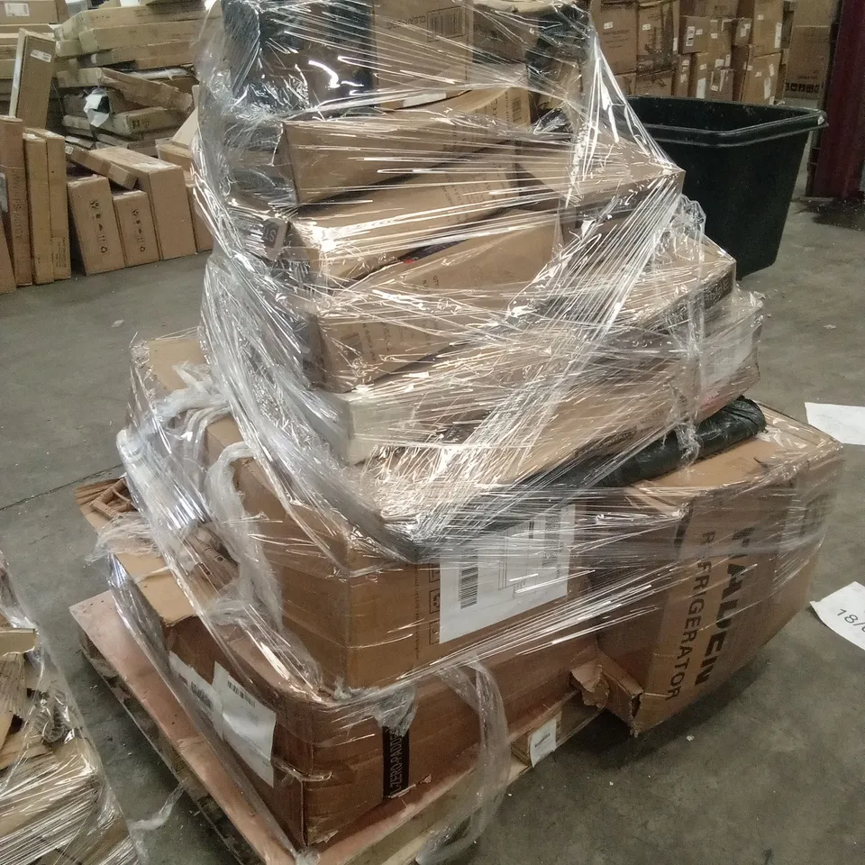 PALLET OF ASSORTED HOUSEHOLD GOODS AND PRODUCTS TO INCLUDE; STEAM MOPS, GARDEN FURNITURE, SUN LOUNGER ETC