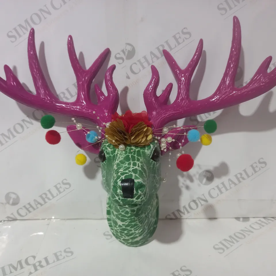 BRAND NEW DEER HEAD MULTI COLOURED PASTIC CHRISTMAS DECORATION 16.51 X 33.02 X 43.18CM