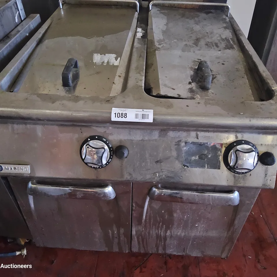 MARENO GAS FIRED FREE STANDING TWIN TANK DEEP FAT FRYER