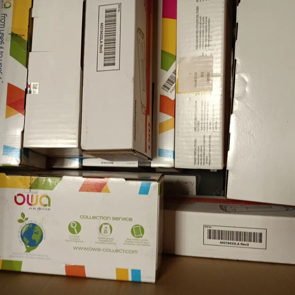 BOX OF APPROXIMATELY 10 ASSORTED HOUSEHOLD AND ELECTRICAL ITEMS TO INCLUDE OWA ARMOR TONER CARTRIDGE, ETC - COLLECTION ONLY