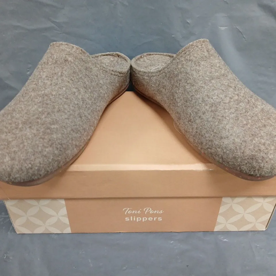 BOXED PAIR OF TONI PONS SLIPPERS IN TAUPE SIZE UK 6