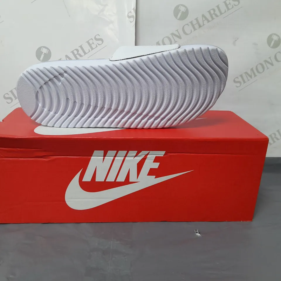 NIKE KAWA SLIDERS WHITE SIZE 4.5