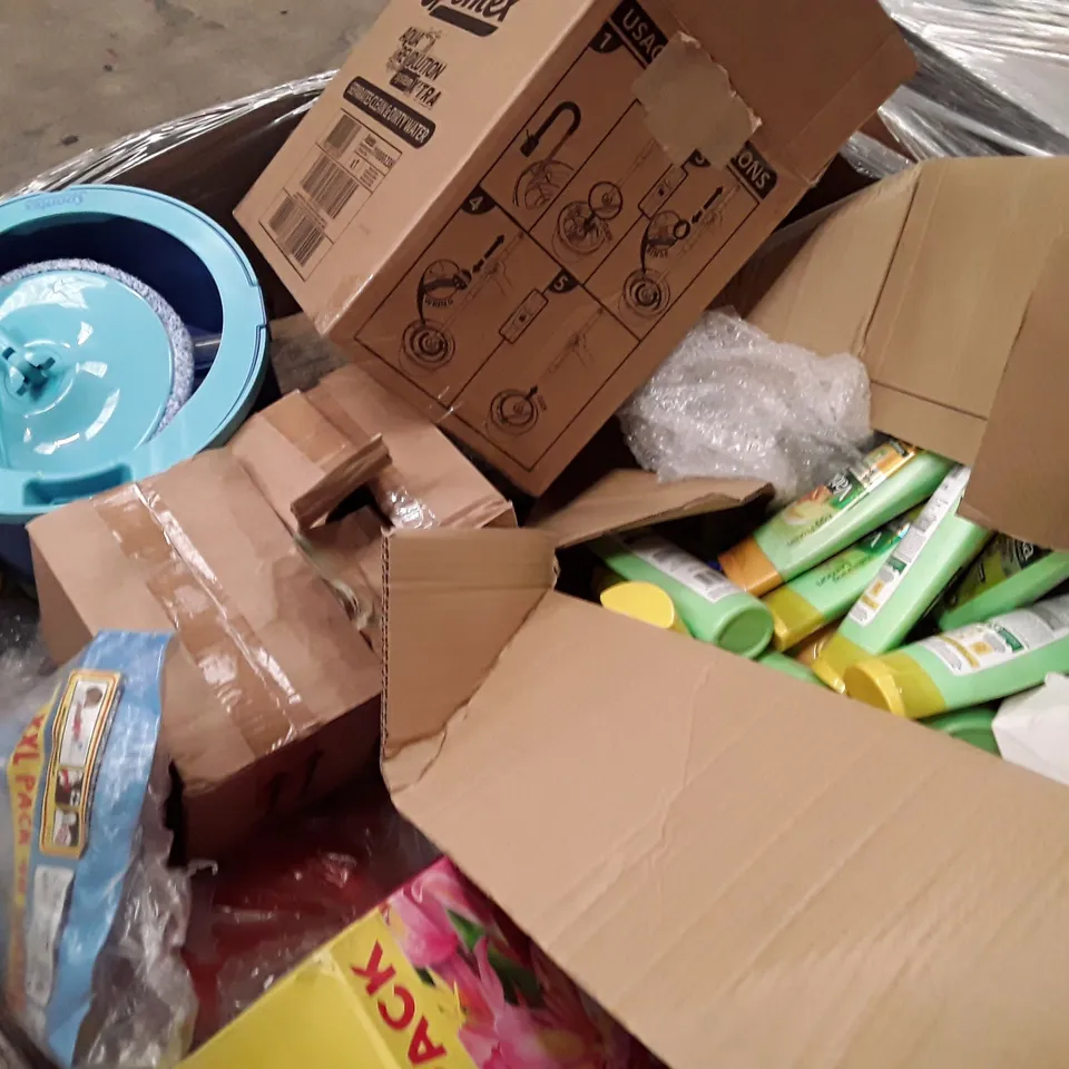 PALLET CONTAINING AN ASSORTMENT OF HOUSEHOLD CLEANING ITEMS TO INCLUDE WASHING POWDER, HAND SOAP AND SHAMPOO ECT 