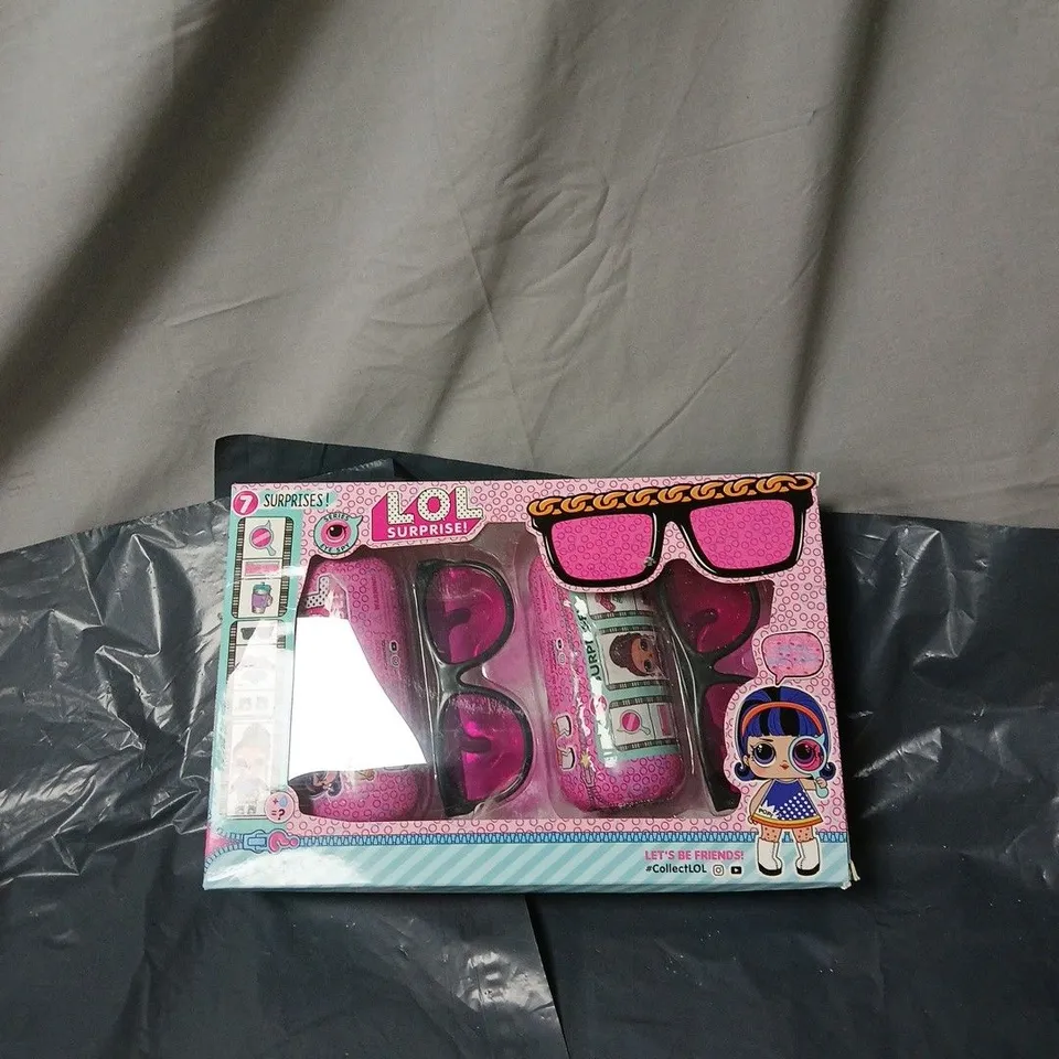 LOL SURPRISE! ACCESSORY SET – PINK SUNGLASSES & DRINK BOTTLES (BOXED)