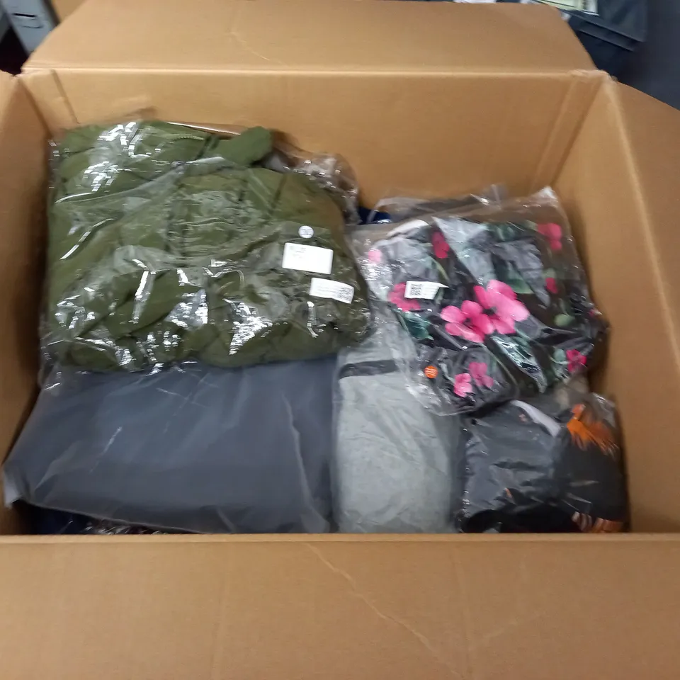 LARGE QUANTITY OF ASSORTED BAGGED CLOTHING ITEMS TO INCLUDE NEW LOOK, CIDER AND ULLA POPKEN