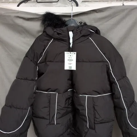 BERSHKA BLACK PUFFER JACKET WITH FUR HOOD – MEDIUM