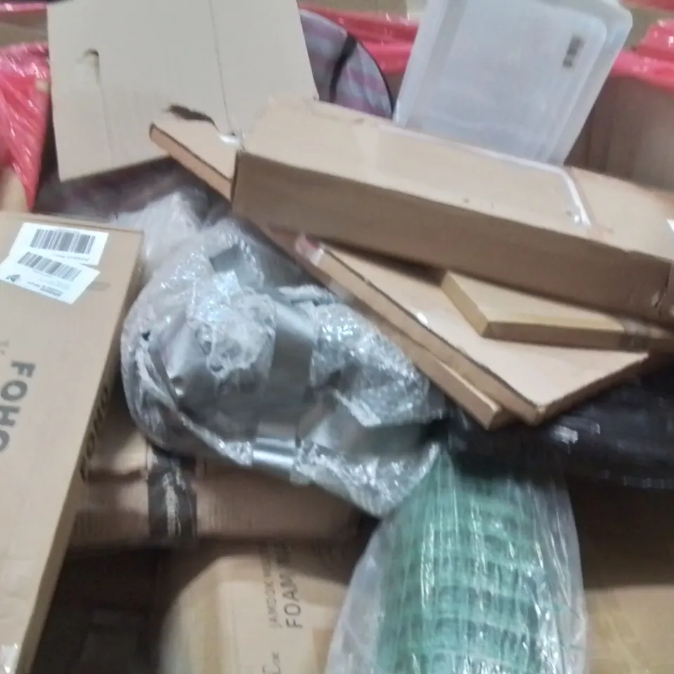 PALLET OF ASSORTED HOUSEHOLD GOODS AND PRODUCTS TO INCLUDE;METAL TOWEL RACK,VACUUM STAND,SHOWER MIXER WITH SET