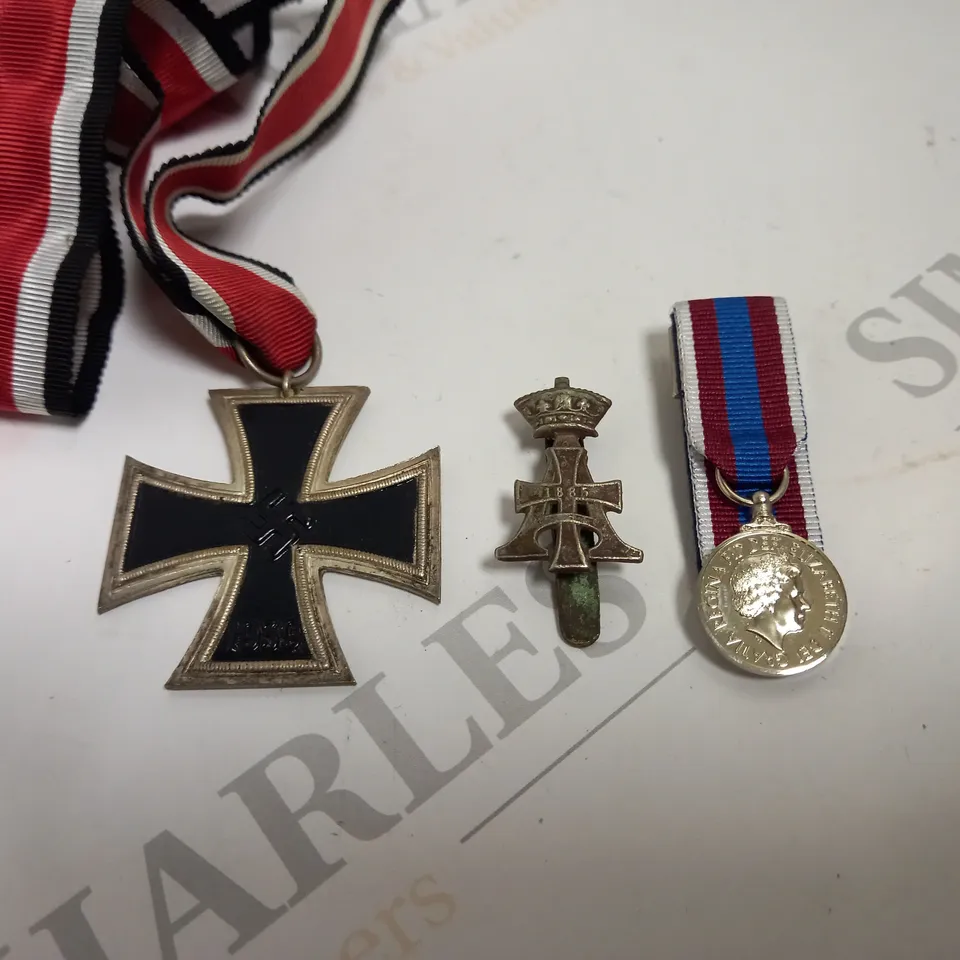 BAG TO CONTAIN 4 X MILITARY & HISTORICAL MEDALS 