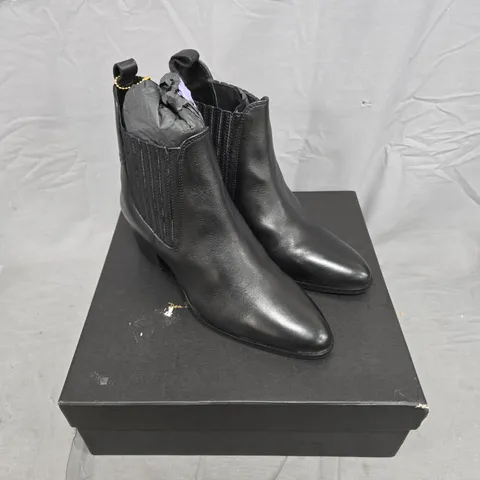 BOXED PAIR OF NV STARRY BOOTS IN BLACK - 6