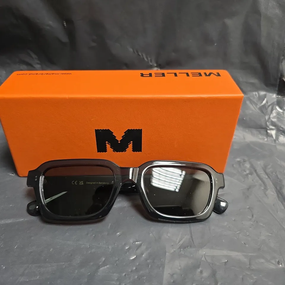 MELLER SUNGLASSES - BLACK RECTANGULAR FRAME