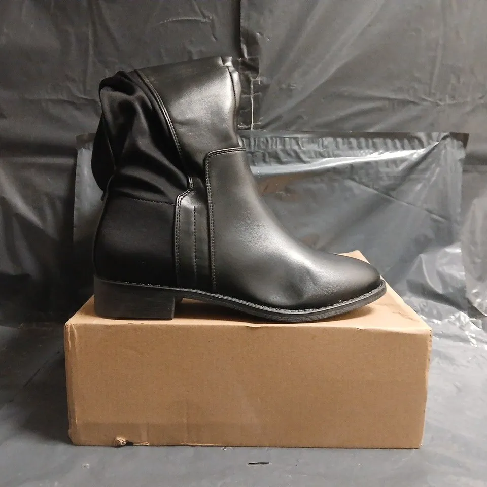 BOXED PAIR OF WHERE'S THAT FROM KNEE-HIGH BOOTS IN BLACK SIZE UK 6