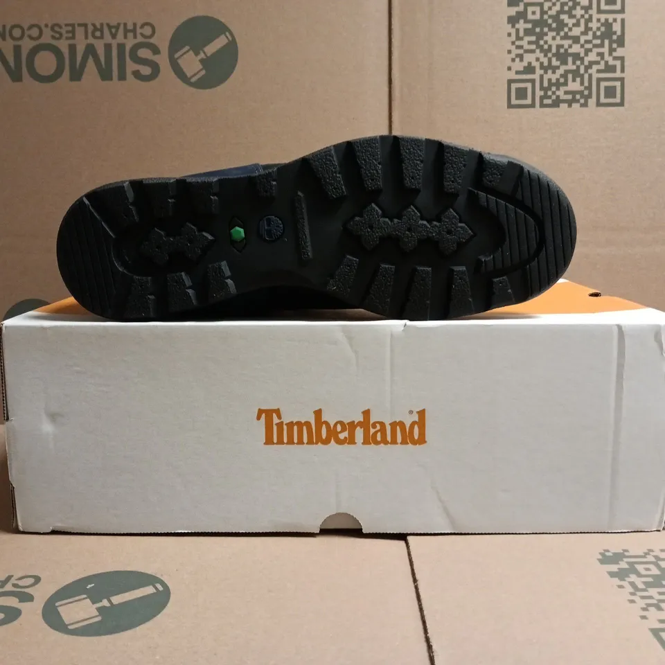 BOXED PAIR OF TIMBERLAND EURO ROCK MID LACE BOOTS IN NAVY SIZE UK 9