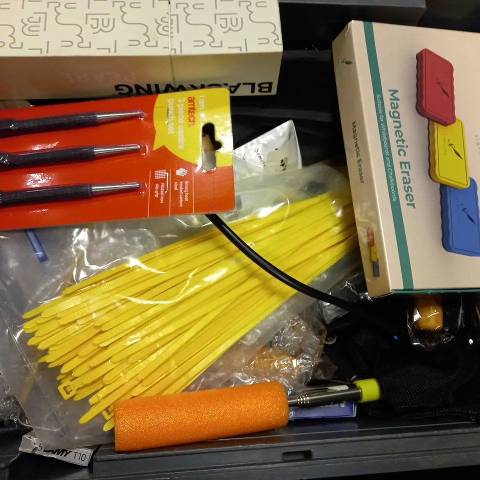 BOX OF APPROX 20 ASSORTED ITEMS TO INCLUDE - AMTECH PUNCH SET - MAGNETIC ERASER - BLACKWING PEARL PENCILS ECT